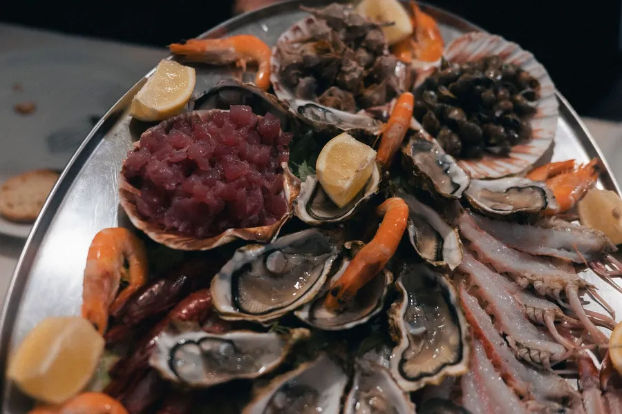 A raw bar platter of oysters and fresh Gulf seafood