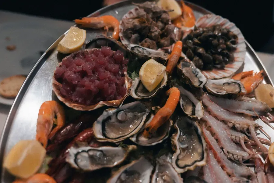 A raw bar platter of oysters and fresh Gulf seafood